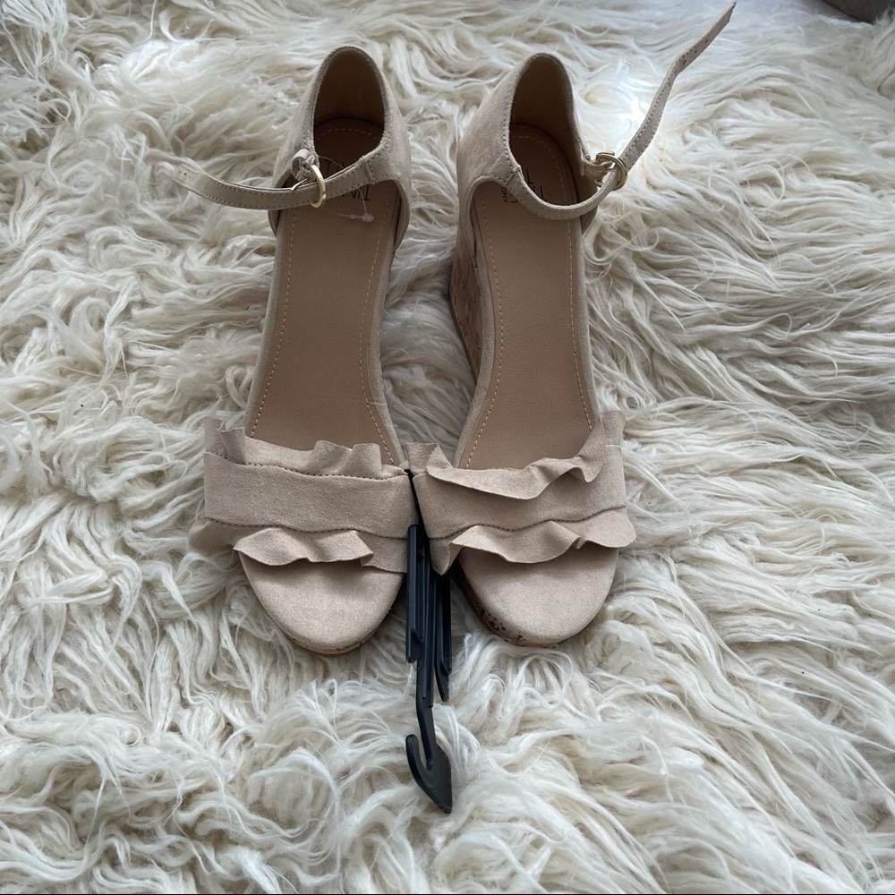 Ruffle wedges